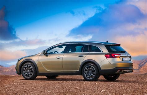 Estos son los precios del opel insignia sports tourer el opel insignia country tourer 2017 tiene carrocería familiar, pero la mayor distancia al suelo respecto a sus hermanos le otorga una versatilidad superior. 2014 Opel Insignia Country Tourer | GM Authority