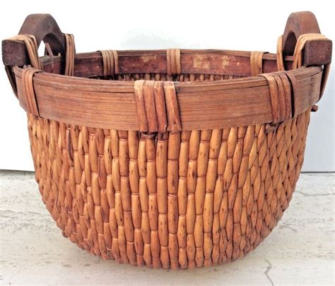 Primitive Vtg Large Woven Round 10 Diam Fruit Basket With Wooden