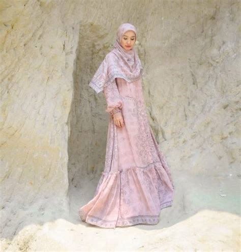 5 Ootd Hijab Cantik Saat Idul Adha Serba Putih Hingga Dress Motif Okezone Muslim