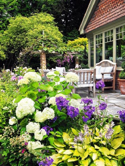 Here are our favorite ideas for small garden ideas, including small patio garden ideas, to help you maximize your space! Landscaping with Hydrangeas | 15 Garden Design Ideas