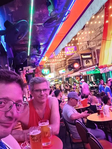 Bangkok - The city's heartbeat never stops! - Two Friends Abroad