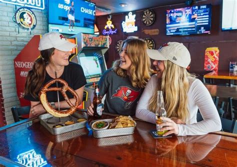 11 Legendary Sports Bars In Tampa Bay To Catch The Game Sports Bar