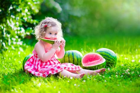 Брук шилдс, кит кэрредин, сьюзен сарандон и др. baby little girl dress happy pretty beautiful summer ...