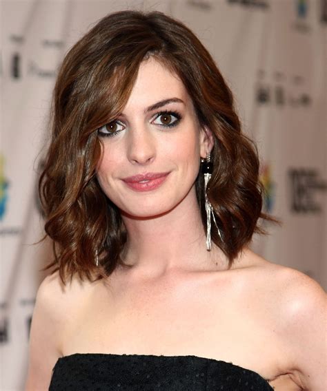 Anne Hathaway New Haircut Anne Hathaway Reveals Real