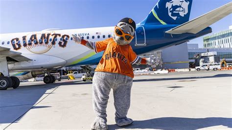 Alaska Airlines Debuts New San Francisco Giants Themed Livery
