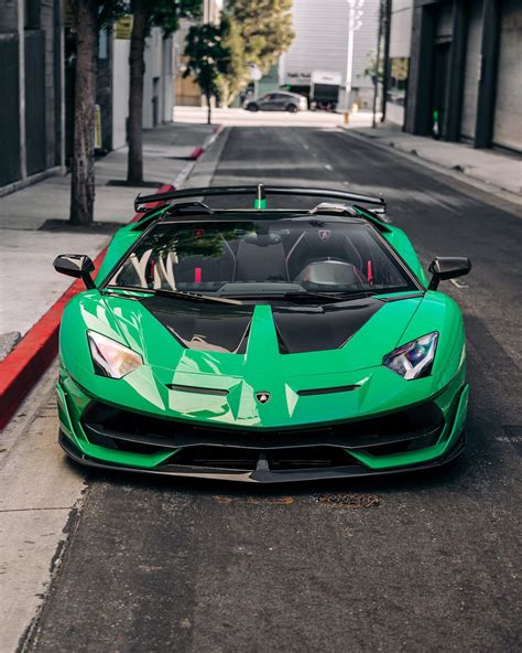 Custom, Tuned Signal Green Aventador SVJ Drops by With a Heart-Stopping