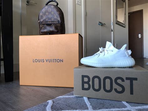 Top gift ideas for girlfriend from our 2019 gift guide. Early Christmas presents for the GF : Sneakers