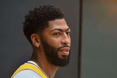 Los Angeles Lakers Anthony Davis Suffers Sprained Thumb