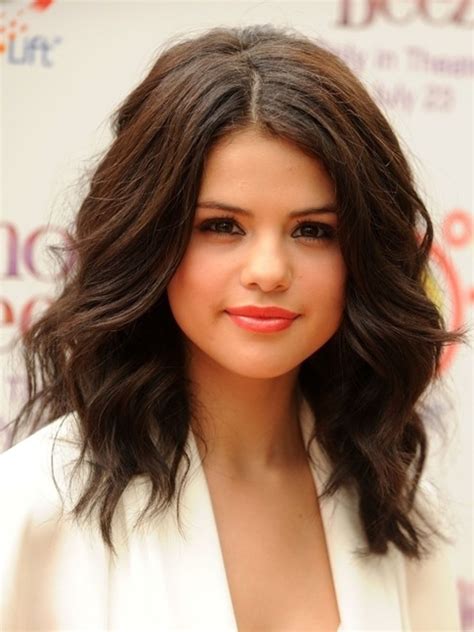Selena Gomez Hairstyles Medium Haircut Trends Popular Haircuts