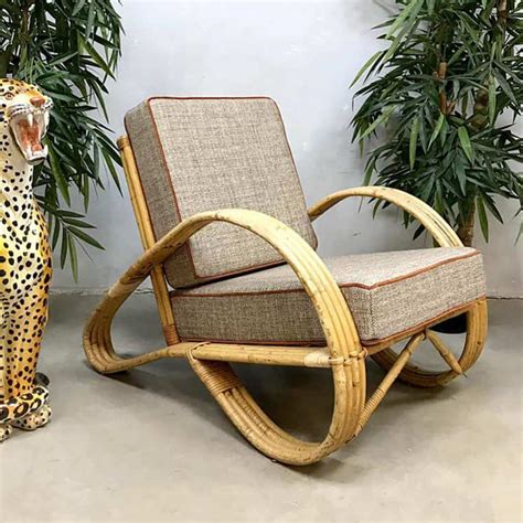 Distinguishes itself with an atomic design. For sale: Vintage design rattan lounge chair by Rohé ...
