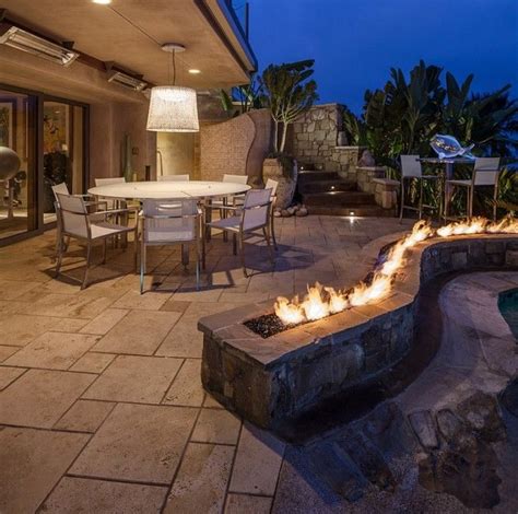 17 Extravagant Backyard Fireplaces And Fire Pits That Will Leave You Speechless