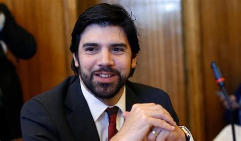 El diputado joaquín lavín león terminó pidiéndole al presidente sebastian piñera que el gobierno se disculpe públicamente con su esposa, la alcaldesa de maipú cathy barriga. Actitud del diputado Joaquín Lavín tras ser calificado de ...