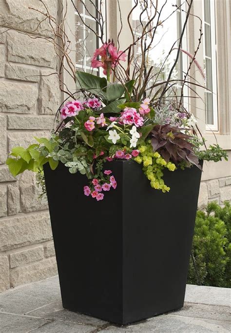 Best 15 Stunning Summer Planter Ideas To Beautify Your Home Moolton In 2020 Flower Pots
