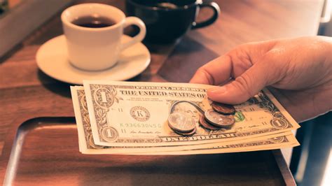 How Much People Actually Tip At Restaurants
