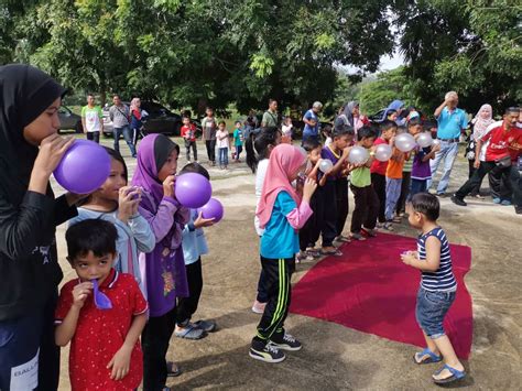 Aktiviti sukan di sekolah dapat memupuk perpaduan di kalangan pelajar. Sukan Wadah Perpaduan Komuniti Kampung | Malaysia Aktif
