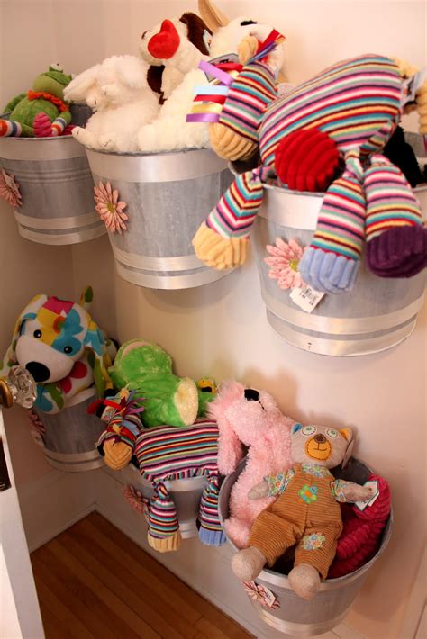 Flexible paracord 'walls' with a sturdy wood. Stuffed Animal Storage Ideas - Create Your Own Little Zoo