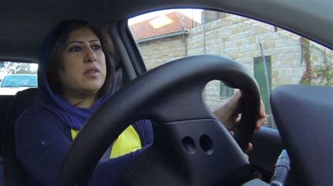 Mujeres De Arabia Saudita Desafían A Las Autoridades Conduciendo Cnn