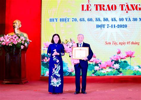 Tất cả người dân trên địa bàn thành phố khi có một trong các cdc hà nội cũng công bố 2 sốt điện thoại hotline để người dân có thể liên hệ: Phó Bí thư Thường trực Thành ủy Hà Nội trao Huy hiệu Đảng ...
