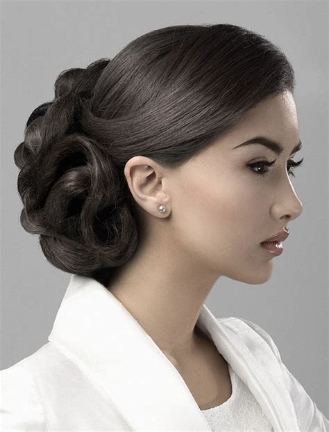 Square faces require specific hairstyles to soften harsh lines and accentuate natural, beautiful strength. 32 Perfect Updo Hairstyles for Prom 2020-2021 | Round ...