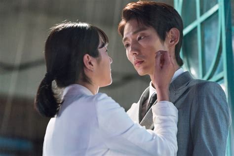 Lee Joon Gi And Seo Ye Ji Heat Up The Romance In “lawless Lawyer”