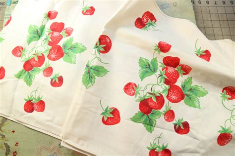 14 Yards 1940s Vintage Cotton Strawberry Berry Fabric Red White Green