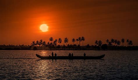 6 Best Place To Enjoy The Mesmerizing Backwaters Of Kerala Kerala