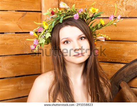 Naked Nude Girl Flower Wreath On库存照片291058823 Shutterstock