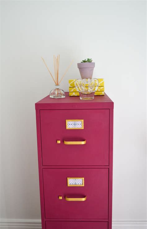 Most people find it isn't practical to use a paint brush because it simply takes too long to paint something this size, so choose a spray paint instead. Chalk Paint Metal File Cabinet