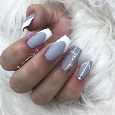 40 Grey Nails Design Ideas The Glossychic In 2020 Grey Nail