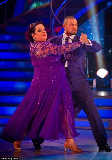 Lisa Rileys Strictly Come Dancing Pals Join Her On The Dancefloor For