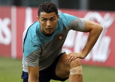 Jun 03, 2021 · „mein körper ist meine waffe, erklärt cristiano ronaldo. Hysterie und Sorgen um Cristiano Ronaldo | TagesWoche