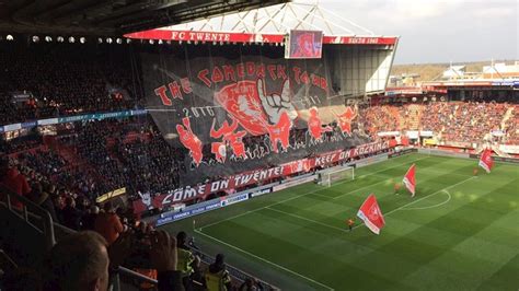 Op fctwente.net vind je het meest complete overzicht over alles wat met fc twente te maken heeft. FC Twente laat politiek spandoek na overleg verwijderen ...