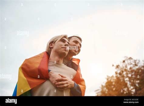 Homme Gay Qui S’embrasse Banque De Photographies Et D’images à Haute Résolution Alamy