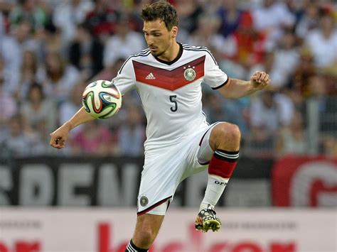 Welchen der besten deutschen fußballspieler aller zeiten würden sie in ihrer traumfußballnationalmannschaft auswählen? Fußball » News » Studie: Hummels beliebtester DFB-Star