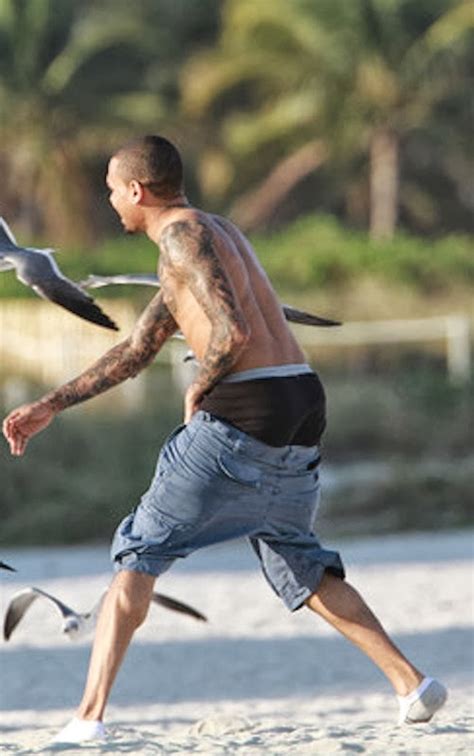 Celeb Saggers Chris Brown Sagging At The Beach