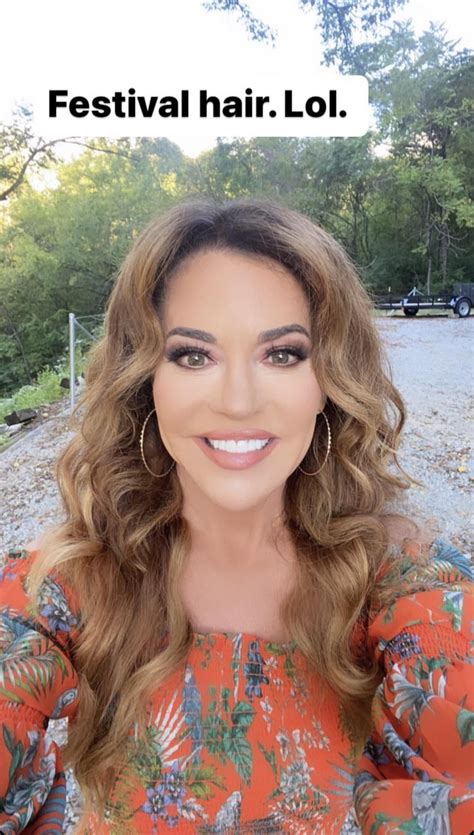 Robin Meade - CNN HLN Morning Express : r/hot_reporters