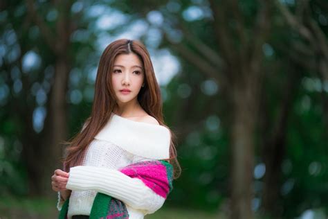 884153 4k Asian Bokeh Brown Haired Glance Hands Sweater Rare Gallery Hd Wallpapers