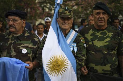 argentine falklands veteran reignites row claiming use of las malvinas wasn t far enough