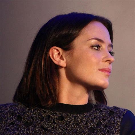 Best Of Emily Blunt On Twitter Brunette And Short Haired Emily Blunt