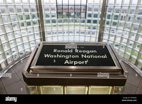 Ronald Reagan Washington National Airport Sign Usa Stock Photo Alamy