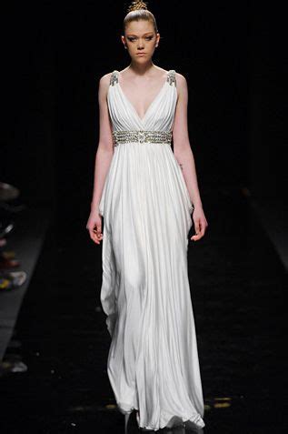 Strapless greek goddess wedding dress. Greek dress on runway #FiveYearsofFalafel | Vestito da dea ...