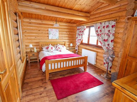 The log cabin is fully quipped with all your self catering needs. 1 bed Log cabin in Greetham - 10503183 - CHURCH VIEW, pet ...