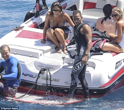 Nicole Scherzinger Reveals Her Curves During Break With Lewis Hamilton Daily Mail Online