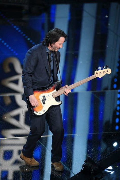 That same curtain of hair falling into his eyes. Pin by Devyn Ro on Keanu | Keanu reeves, Keanu reeves ...