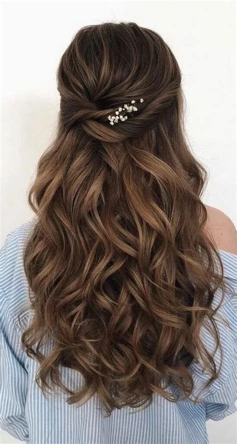 90 Pretty Prom Hairstyle Ideas For Curly Long Hair 44 In 2020 With