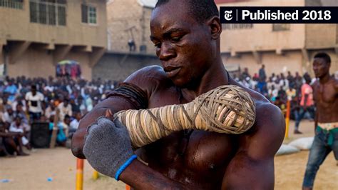 These Boxers Fight With Cords Wrapped Around Their Fists Crowds Love