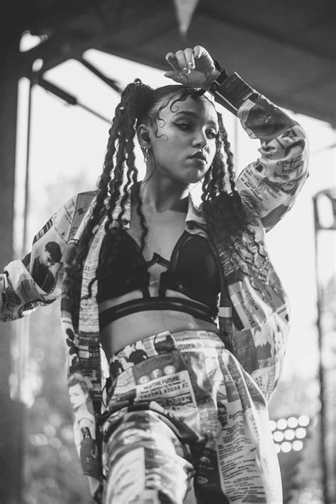 Fka Twigs Have To See This Chick Live Obsessed With Her Music Lately