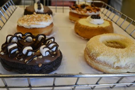 Dunkin donuts sells coffee and donuts, while krispy kreme sells donuts and coffee. FOOD FINDS: Premium Donuts by Dunkin Donuts ~ The Kitchen ...
