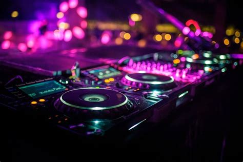 Want to legally download music for free for your dj sets? Choice DJ in Kent - Wedding Music and DJs | hitched.co.uk
