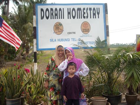 Homestay has definitely become an attraction to local and foreign tourists, who extremely wish for a wonderful and peaceful atmosphere of rural paddy field… a perfect village holiday. Dari Dalam Aku: Sungai Haji Dorani